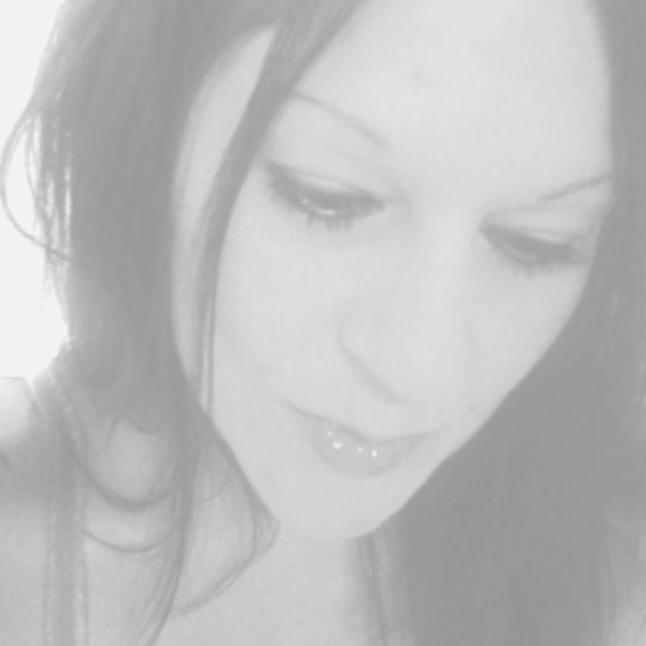 Meet your Posher, Shelly - Picture 3 of 16